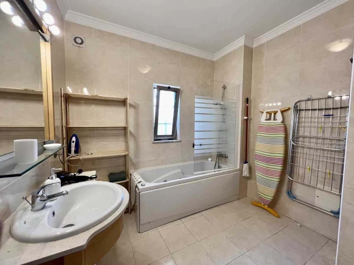 Apartamento Albufeira Terrace With Pool By Homing Exterior foto